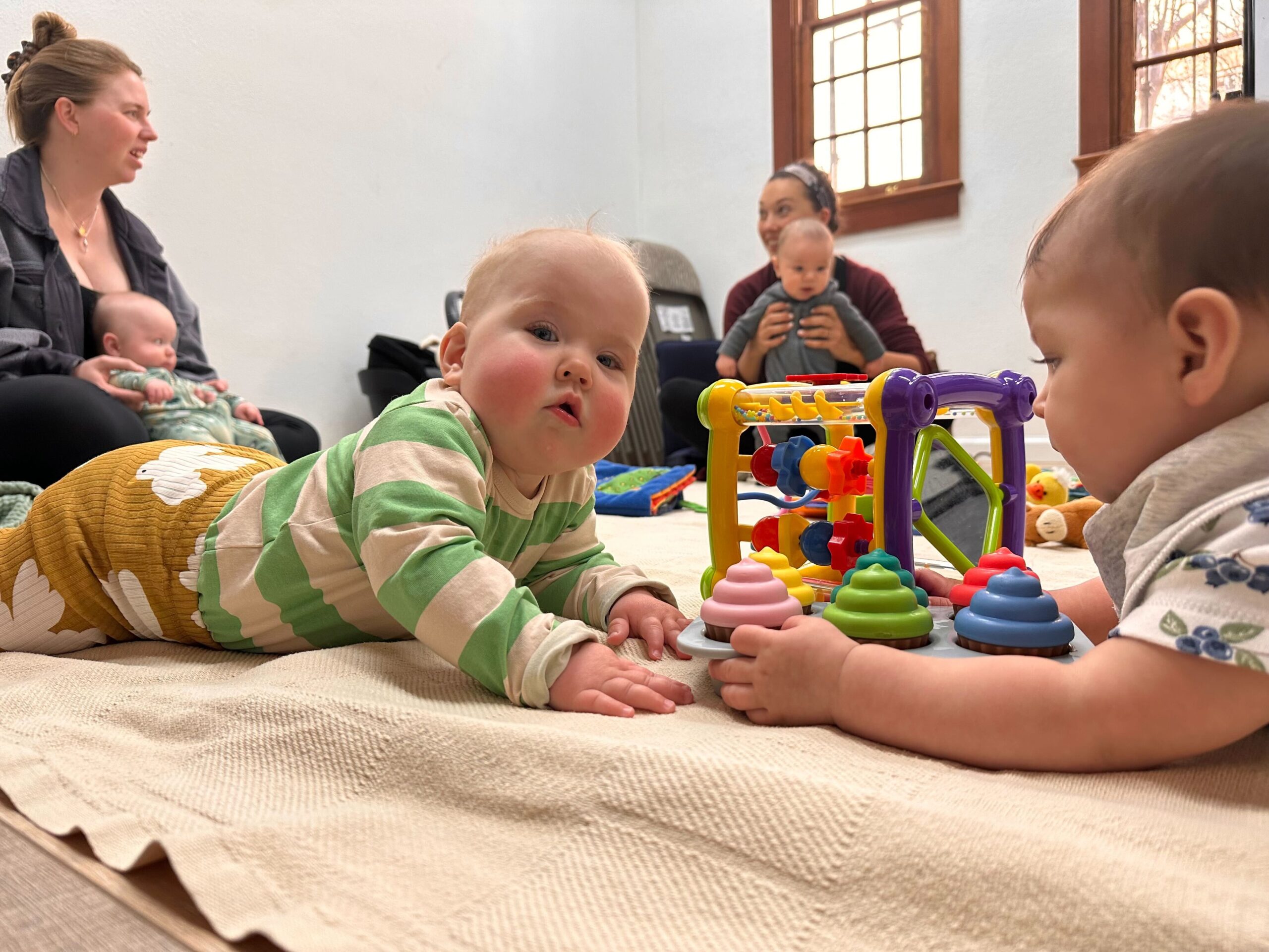 children enjoying sensory play at a babymood whole family birth class at Baby Moon In near Down Town Phoenix Valley